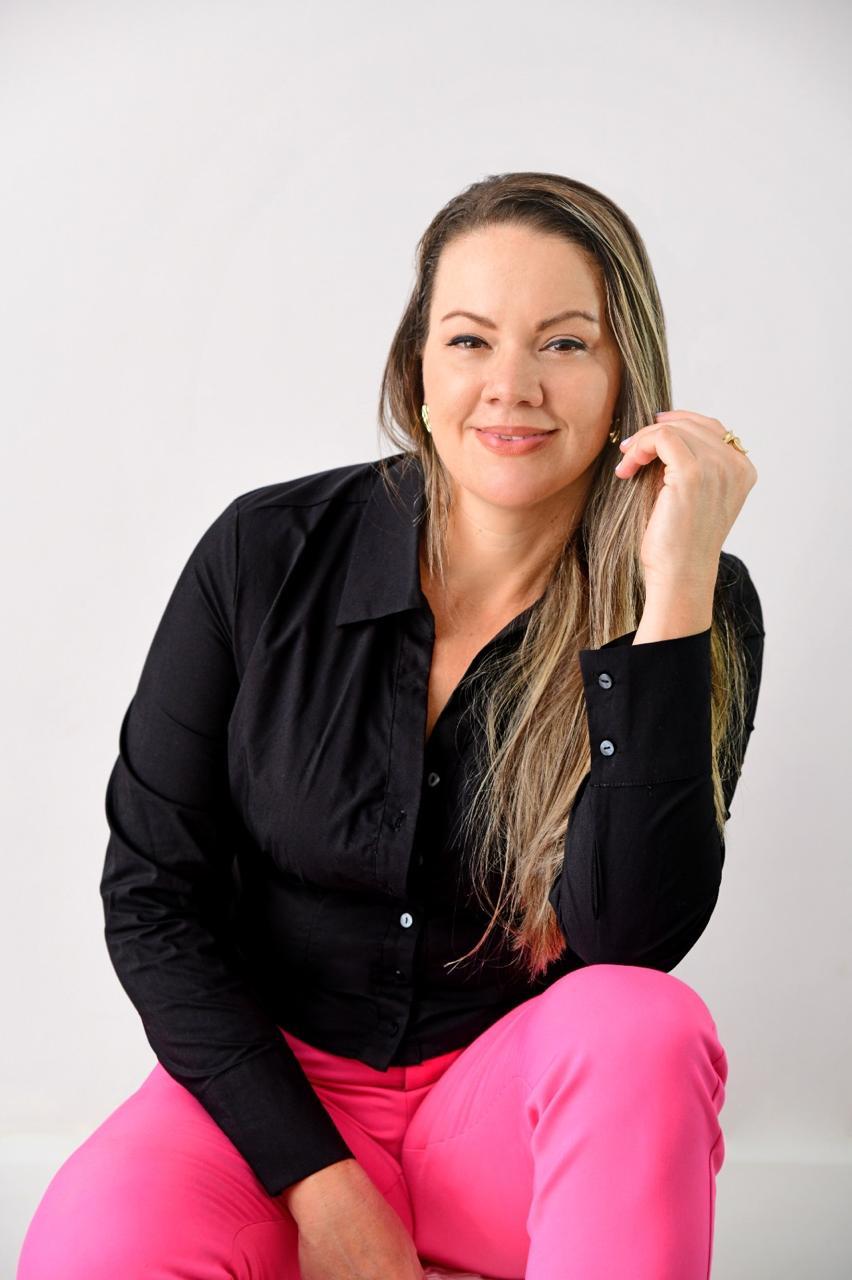Tatiana trabajando en su estudio
